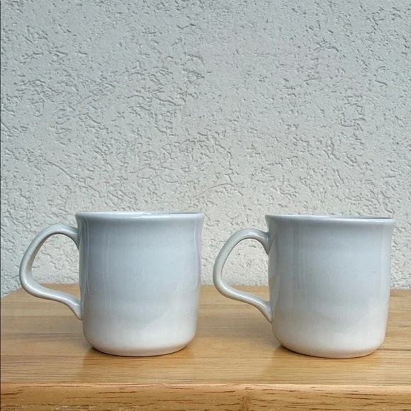 Williams Sonoma pair of white ceramic mugs with indented red heart - Picture 4 of 9